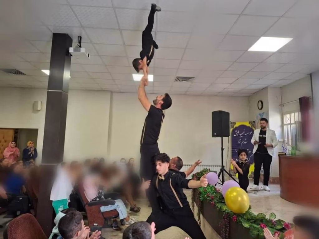جشن شروع سال تحصیلی جدید همراه با میلاد پیامبر اکرم(ص) با حضور 120 کودک همراه با پذیرایی و اهداء جوایز